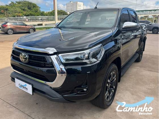 TOYOTA HILUX 2.8 D-4D TURBO DIESEL CD SRX 4X4 AUTOMÁTICO TOYOTA HILUX 2.8 D-4D TURBO DIESEL CD SRX 4X4 AUTOMÁTICO